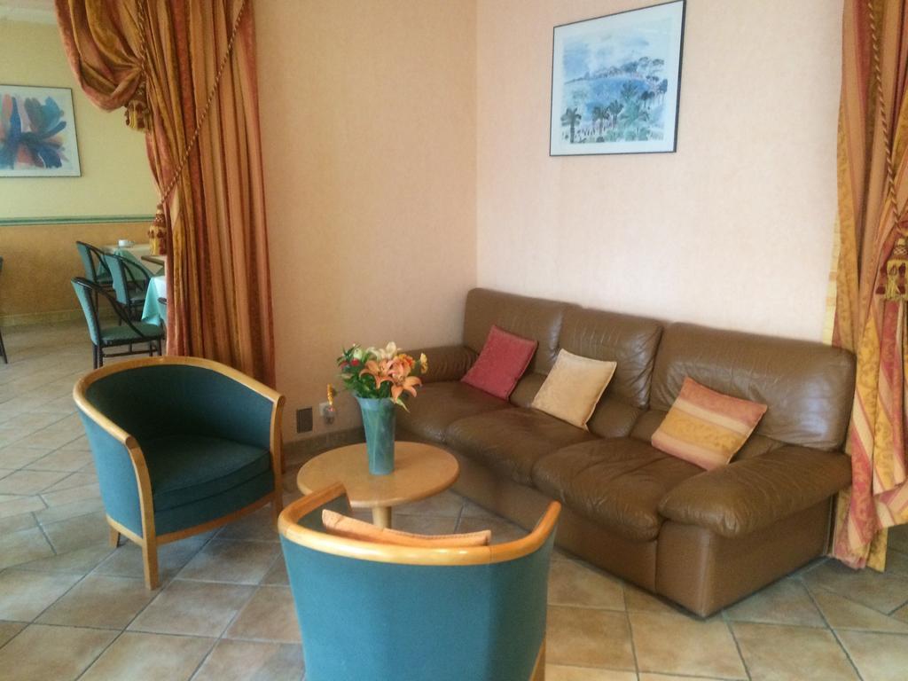 Anne De Beaujeu Hotel Gien Room photo