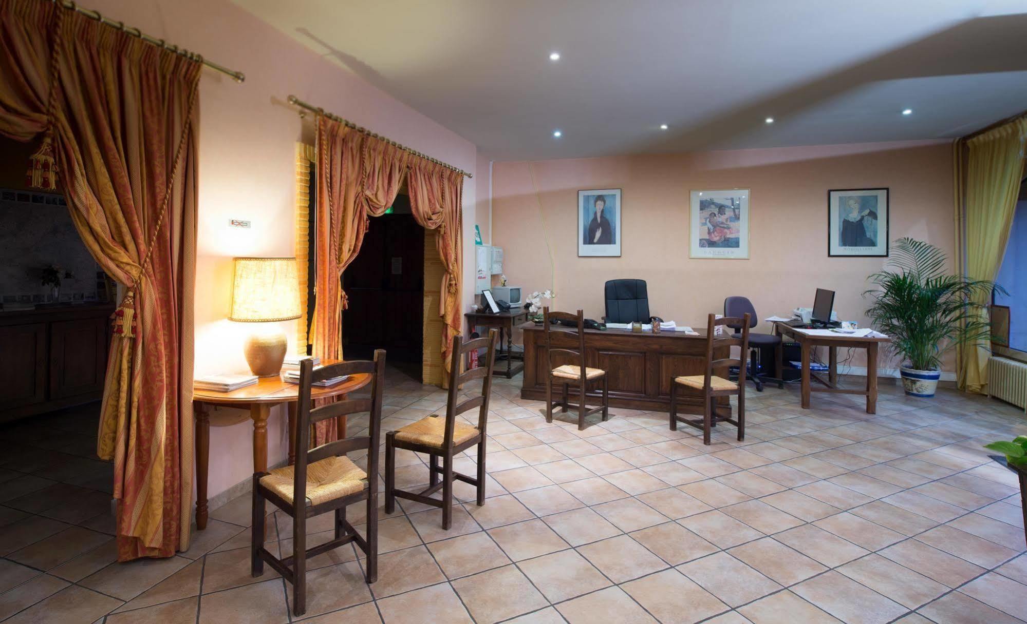 Anne De Beaujeu Hotel Gien Exterior photo
